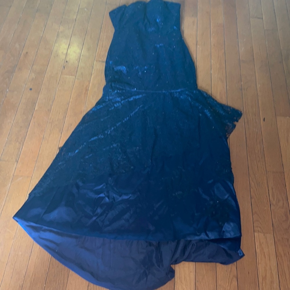 Midnight blue strapless gown with straps and built-in straps size 10-12